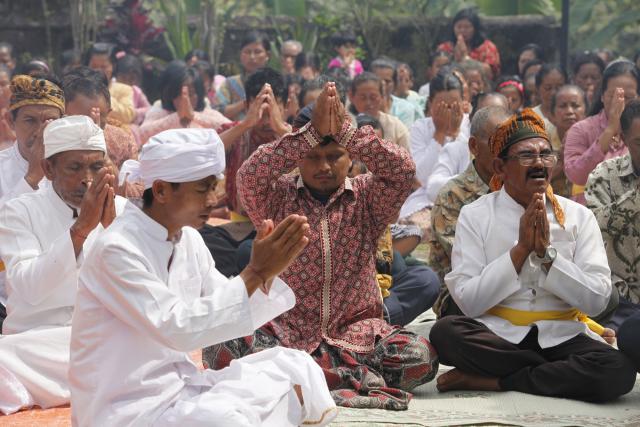 Toleransi di Kaki Gunung Lawu