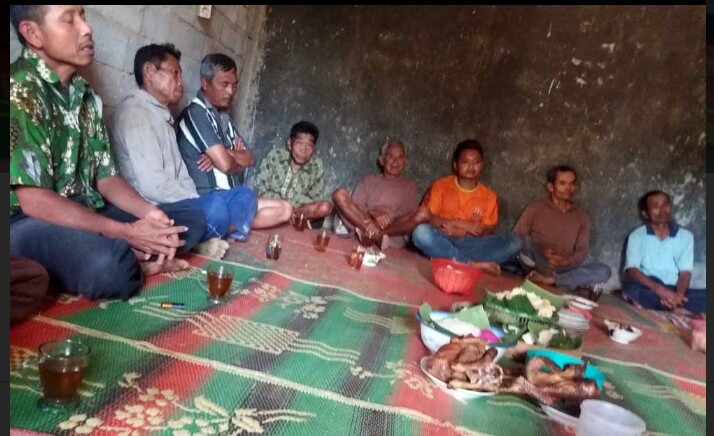 Salah satu ritual brokohan yang digelar di Sragen.